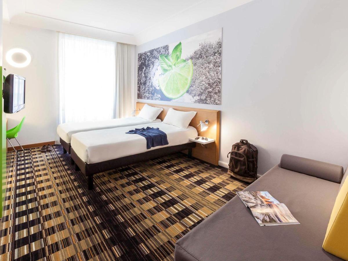 Hotel Ibis Styles Napoli Garibaldi Esterno foto