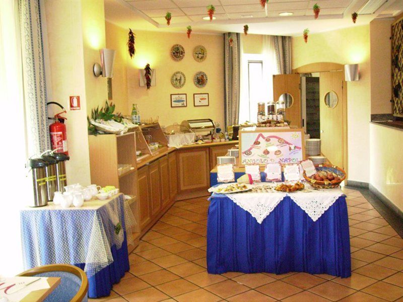 Hotel Ibis Styles Napoli Garibaldi Esterno foto