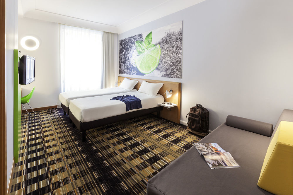 Hotel Ibis Styles Napoli Garibaldi Esterno foto