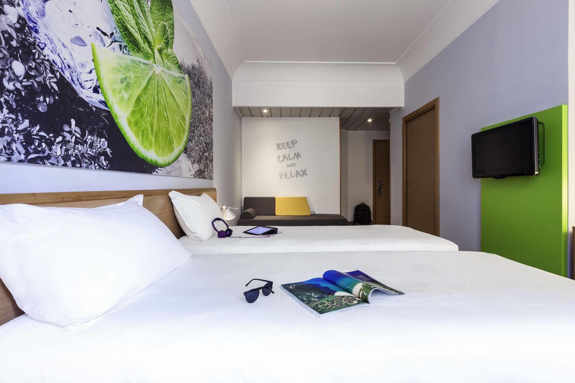 Hotel Ibis Styles Napoli Garibaldi Esterno foto