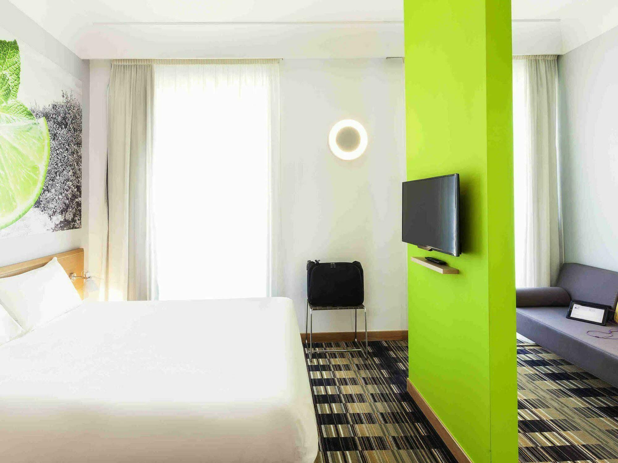 Hotel Ibis Styles Napoli Garibaldi Esterno foto