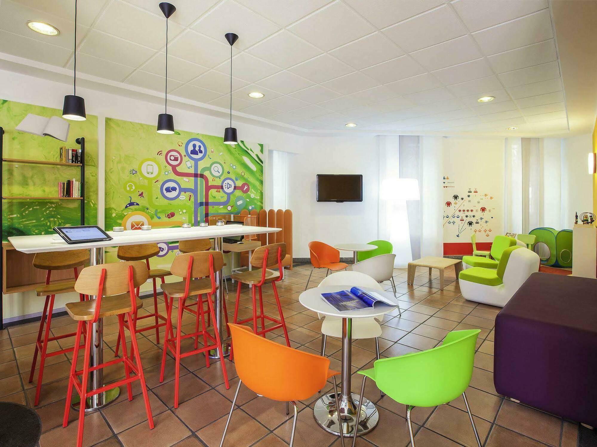 Hotel Ibis Styles Napoli Garibaldi Esterno foto