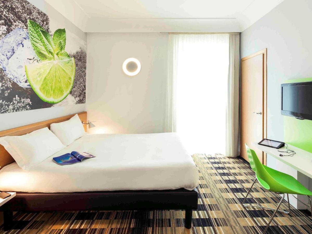 Hotel Ibis Styles Napoli Garibaldi Esterno foto